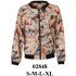 02848 - Molde de Chaqueta tipo bomber con cuello, cierre central, mangas raglan con vivos, pretina y puños elasticados, y bolsillos delanteros