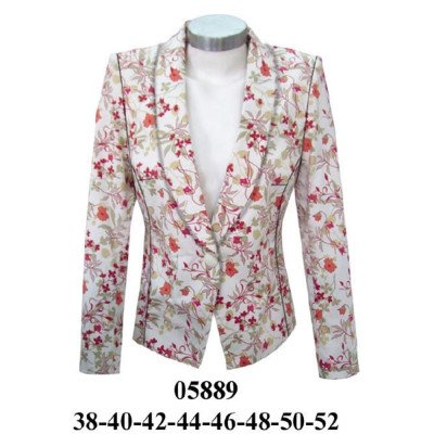 05889 - Molde de Blazer entallado con solapa de esmoquin, escote en punta, manga larga y cierre frontal con un botón 05889 - Molde de Blazer entallado con solapa de esmoquin, escote en punta, manga larga y cierre frontal con un botón