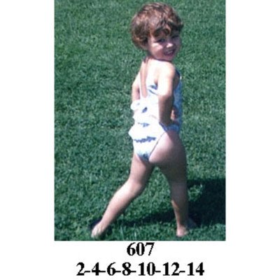 607 - Molde de Traje de baño entero infantil con tirantes, escote redondo y espalda descubierta, vuelos en espalda